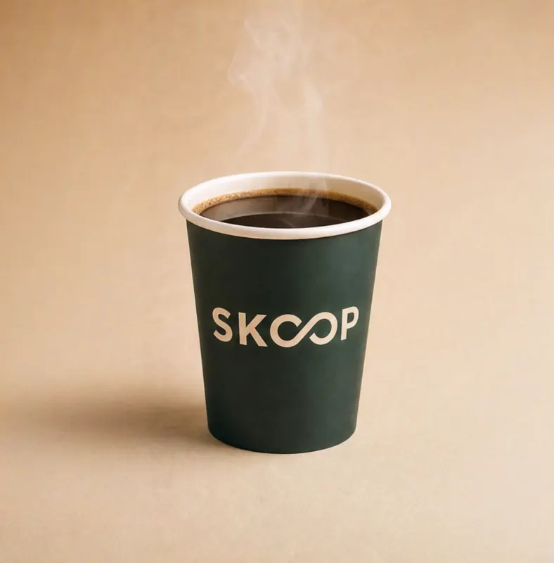 Gobelet SKOOP de café glacé, lait et café en volutes