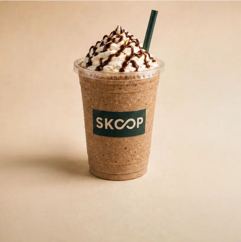 Gobelet SKOOP de frappé, chantilly et sauce chocolat